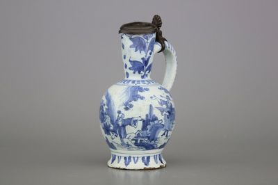 Pichet en faïence de Delft, bleu et blanc avec chinoiserie, couvert en étain, fin 17e