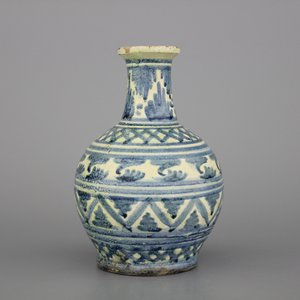 Pichet en majolique italienne, bleu et blanc, en forme de bouteille, 17e — photo 2