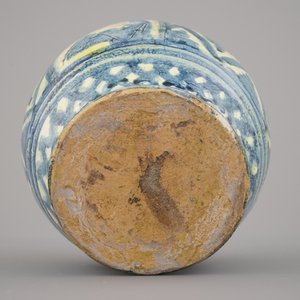 Pichet en majolique italienne, bleu et blanc, en forme de bouteille, 17e — photo 3