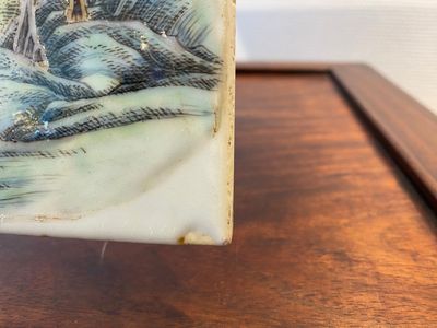 Plaque de forme rectangulaire en porcelaine de Chine famille rose, sceau de Wang Yeting 汪野亭, République — photo 8