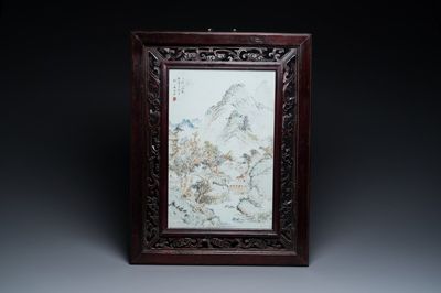 Plaque de forme rectangulaire en porcelaine de Chine qianjiang cai à décor d'un paysage montagneux dans le style de Cheng Men, 19ème