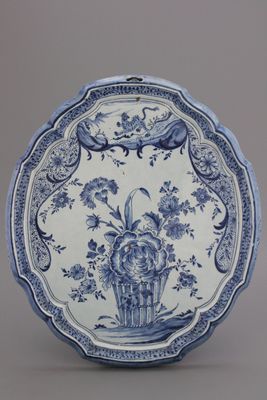 Plaque en faïence de Delft, décor floral bleu et blanc, 18e