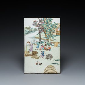 Plaque en porcelaine de Chine famille rose à décor de la production de riz, 19ème — photo 1