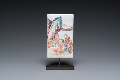Plaque rectangulaire en émaux de Canton à décor d'un couple européen, Chine, Yongzheng