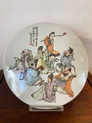 Plaque ronde en porcelaine de Chine qianjiang cai, signée Wang You Tang 汪友棠, 19/20ème — photo 1