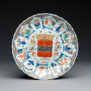 Plat armorié dit 'des provinces' en porcelaine de Chine famille verte aux armes de Louvain, Kangxi/Yongzheng — photo 1