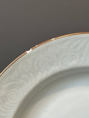 Plat armorié en porcelaine de Chine aux armes de la famille Broman pour le marché suédois, Qianlong, vers 1747 — photo 2