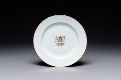 Plat armorié en porcelaine de Chine aux armes de la famille Broman pour le marché suédois, Qianlong, vers 1747