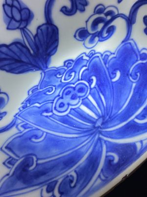 Plat armorié en porcelaine de Chine en bleu et blanc aux armes de Pelgrom pour le marché hollandais, Kangxi — photo 8