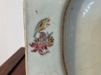 Plat armorié en porcelaine de Chine famille rose aux armes de 'Hotham' et de 'Morley', Qianlong — photo 7