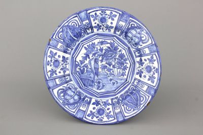 Plat bleu et blanc avec chinoiserie, style Ming, Haarlem, 17e