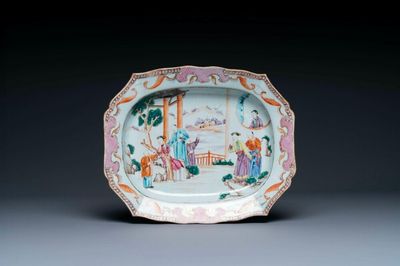 Plat de forme octagonale en porcelaine de Chine famille rose à décor mandarin, Qianlong