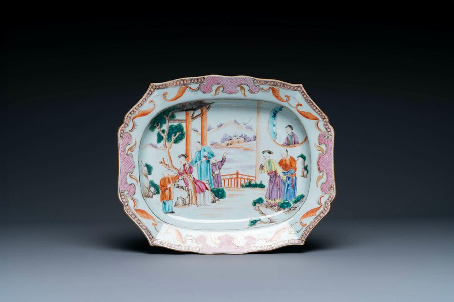 Plat de forme octagonale en porcelaine de Chine famille rose à décor mandarin, Qianlong — photo 1