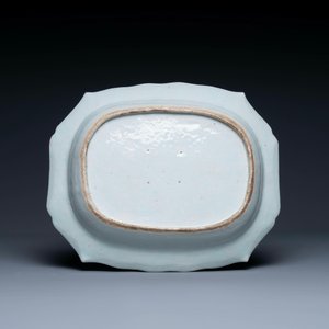Plat de forme octagonale en porcelaine de Chine famille rose à décor mandarin, Qianlong — photo 2