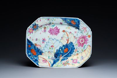Plat de forme octogonale en porcelaine de Chine famille rose à décor de feuilles de tabac, Qianlong