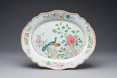 Plat de forme ovale en porcelaine de Chine famille rose à décor d'oiseaux près de branches fleuries, Qianlong