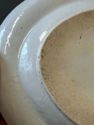 Plat de forme ovale en porcelaine de Chine famille rose de Canton à décor de paysage et monogramme, 19ème — photo 8