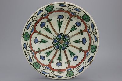 Plat décoratif Iznik, env. 1620