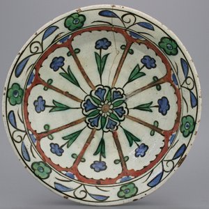 Plat décoratif Iznik, env. 1620 — photo 1