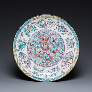 Plat en émaux de Canton à décor d'un dragon, Chine, marque de Kangxi, Qianlong — photo 1