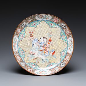 Plat en émaux de Canton à décor d'une femme et deux garçons, Chine, Yongzheng — photo 1