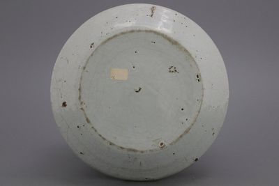 Plat en faïence de Bruxelles, décor floral, 19e