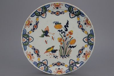 Plat en faïence de Delft, décor polychrome aux cailles, début 18e