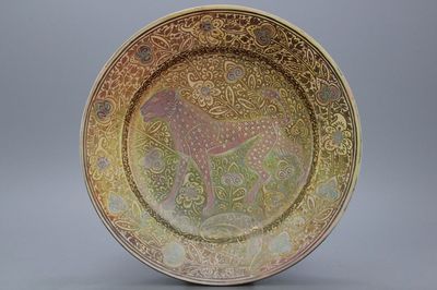Plat en faïence de Delft, fabrique Porceleyne Fles, décor léopard, env. 1920