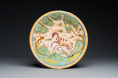 Plat en faïence polychrome de Talavera figurant un dromadaire, Espagne, 17ème