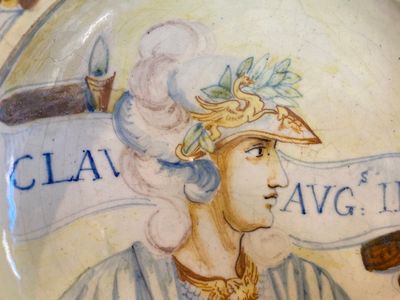 Plat en majolique italienne au portrait de l'empereur romain Claude, Deruta, 17ème — photo 2