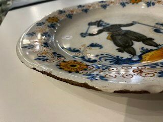 Plat en majolique italienne polychrome à décor d'un soldat, Deruta, atelier de Giacomo Mancini, 1ère moitié du 17ème — photo 4