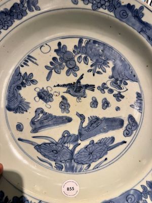 Plat en porcelaine de Chine bleu et blanc à décor d'oiseaux sur un étang, Jiajing — photo 2
