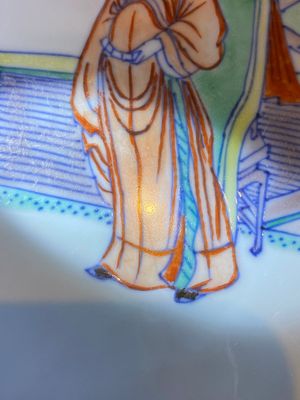Plat en porcelaine de Chine doucai-verte à décor d'une visite à un dignitaire, Kangxi — photo 18