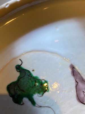 Plat en porcelaine de Chine doucai-verte à décor d'une visite à un dignitaire, Kangxi — photo 20