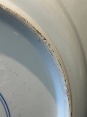 Plat en porcelaine de Chine en bleu et blanc à décor d'antiquités, Kangxi — photo 11