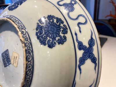 Plat en porcelaine de Chine en bleu et blanc à décor de grues, marque  Fu Gui Jia Qi 富貴佳器, Jiajing/Wanli — photo 15