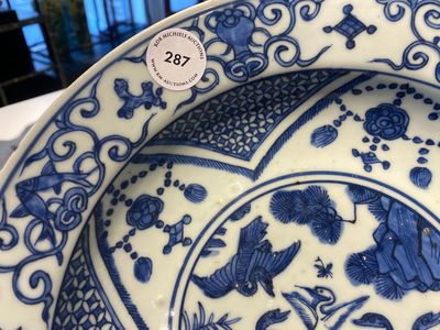 Plat en porcelaine de Chine en bleu et blanc à décor de grues, marque  Fu Gui Jia Qi 富貴佳器, Jiajing/Wanli — photo 3
