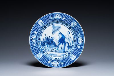 Plat en porcelaine de Chine en bleu et blanc à décor des 'Dames au parasol' d'après Cornelis Pronk, Qianlong