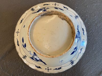 Plat en porcelaine de Chine en bleu et blanc à décor d'un paysage, Jiajing — photo 7