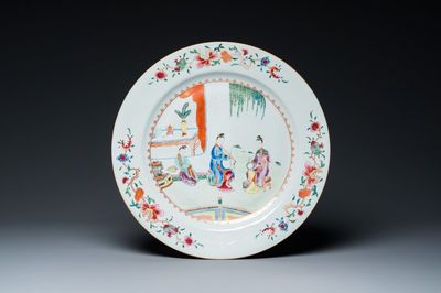 Plat en porcelaine de Chine famille rose à décor de musiciennes, Qianlong