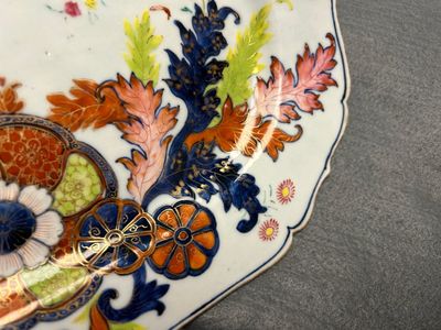 Plat en porcelaine de Chine famille rose à décor dit 'pseudo-feuilles de tabac', Qianlong — photo 4