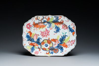 Plat en porcelaine de Chine famille rose à décor dit 'pseudo-feuilles de tabac', Qianlong