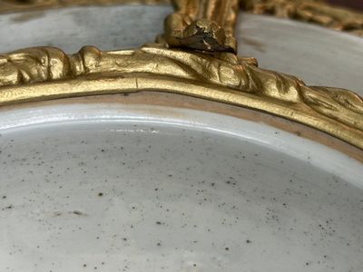 Plat en porcelaine de Chine famille rose à décor d'une corbeille à fleurs aux montures en bronze doré, Yongzheng — photo 9