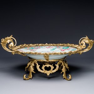 Plat en porcelaine de Chine famille rose à décor d'une corbeille à fleurs aux montures en bronze doré, Yongzheng — photo 3