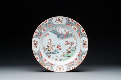 Plat en porcelaine de Chine famille rose à décor paysager, Yongzheng