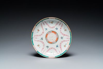 Plat en porcelaine de Chine famille rose à inscription pour le marché indien, Qianlong/Jiaqing