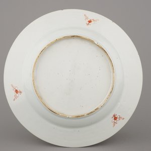 Plat en porcelaine de Chine, famille rose, Yongzhen, env. 1720 — photo 2
