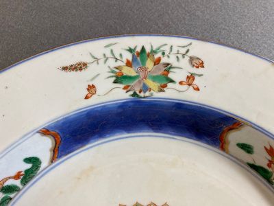 Plat en porcelaine de Chine famille verte à décor de canards mandarins dans un étang de lotus, Kangxi — photo 5