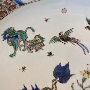 Plat en porcelaine de Chine famille verte à décor de qilins et de phénix, Kangxi — photo 5