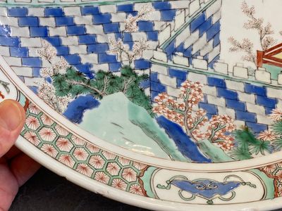 Plat en porcelaine de Chine famille verte à décor d'une pagode, Kangxi — photo 6